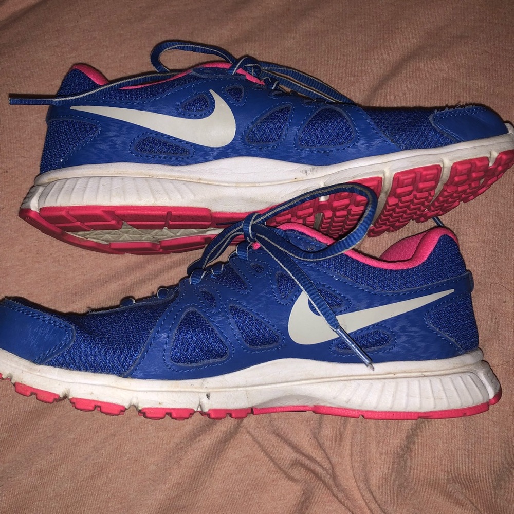 Nike tennis shoes